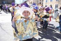 Monistrol-sur-Loire : un Carnaval déjanté et coloré dans les rues (vidéo)