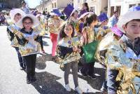 Monistrol-sur-Loire : un Carnaval déjanté et coloré dans les rues (vidéo)