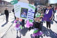 Monistrol-sur-Loire : un Carnaval déjanté et coloré dans les rues (vidéo)