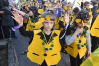 Monistrol-sur-Loire : un Carnaval déjanté et coloré dans les rues (vidéo)