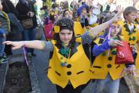 Monistrol-sur-Loire : un Carnaval déjanté et coloré dans les rues (vidéo)