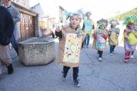 Monistrol-sur-Loire : un Carnaval déjanté et coloré dans les rues (vidéo)