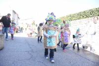 Monistrol-sur-Loire : un Carnaval déjanté et coloré dans les rues (vidéo)