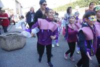 Monistrol-sur-Loire : un Carnaval déjanté et coloré dans les rues (vidéo)