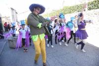 Monistrol-sur-Loire : un Carnaval déjanté et coloré dans les rues (vidéo)