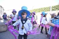 Monistrol-sur-Loire : un Carnaval déjanté et coloré dans les rues (vidéo)