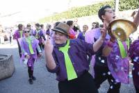 Monistrol-sur-Loire : un Carnaval déjanté et coloré dans les rues (vidéo)