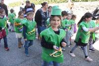 Monistrol-sur-Loire : un Carnaval déjanté et coloré dans les rues (vidéo)