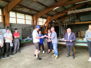 Saint-Julien-du-Pinet : des jeunes entretiennent le patrimoine