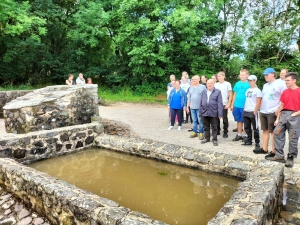 Saint-Julien-du-Pinet : des jeunes entretiennent le patrimoine