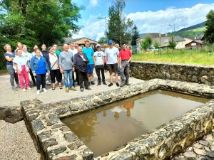 Saint-Julien-du-Pinet : des jeunes entretiennent le patrimoine