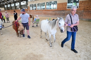 Des malades d&#039;Alzheimer en vacances au centre équestre d&#039;Yssingeaux