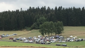 Saint-Julien-Molhesabate : le vide-greniers et le marché des producteurs battent leur plein