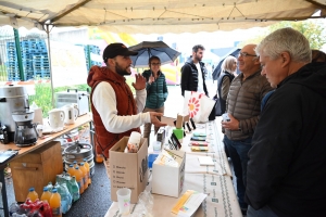 Monistrol-sur-Loire : des sourires malgré la pluie pour la Journée du commerce de proximité