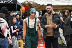 Monistrol-sur-Loire : des sourires malgré la pluie pour la Journée du commerce de proximité