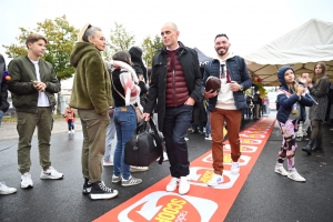 Monistrol-sur-Loire : des sourires malgré la pluie pour la Journée du commerce de proximité