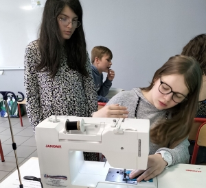 Sainte-Sigolène : les collégiens en action pour Le Père Noël du lundi