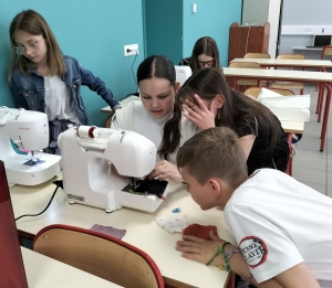 Sainte-Sigolène : les collégiens en action pour Le Père Noël du lundi