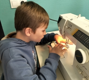 Sainte-Sigolène : les collégiens en action pour Le Père Noël du lundi