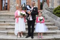 Magali Ferrier et Cédric Chazalet, et leurs deux enfants.