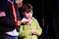 Les enfants de l&#039;école de musique ont interprété un chant de Noël.