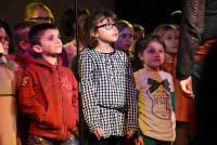 Les enfants de l&#039;école de musique ont interprété un chant de Noël.