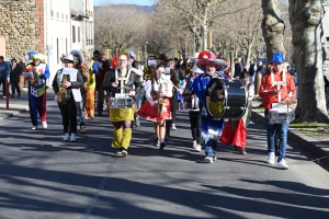 Le Carnaval des enfants met de la couleur à Bas-en-Basset