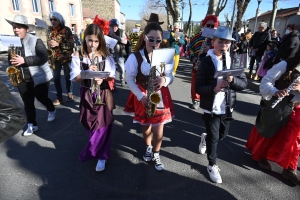 Le Carnaval des enfants met de la couleur à Bas-en-Basset