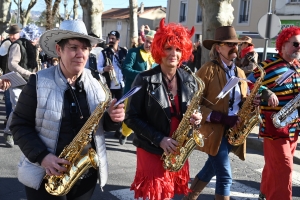 Le Carnaval des enfants met de la couleur à Bas-en-Basset