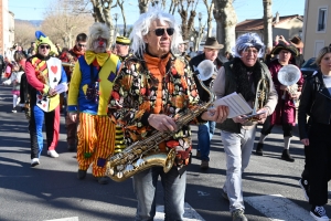 Le Carnaval des enfants met de la couleur à Bas-en-Basset