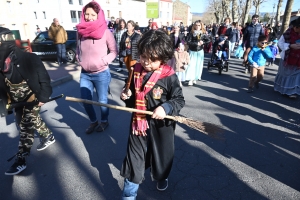 Le Carnaval des enfants met de la couleur à Bas-en-Basset