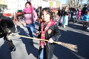 Le Carnaval des enfants met de la couleur à Bas-en-Basset