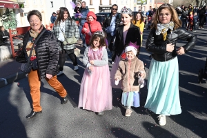 Le Carnaval des enfants met de la couleur à Bas-en-Basset