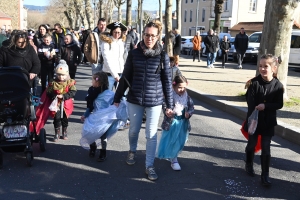 Le Carnaval des enfants met de la couleur à Bas-en-Basset