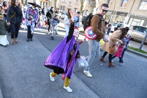 Le Carnaval des enfants met de la couleur à Bas-en-Basset