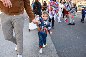 Le Carnaval des enfants met de la couleur à Bas-en-Basset