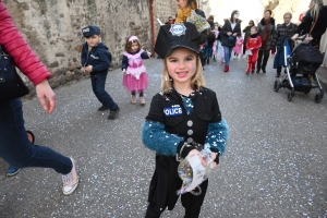 Le Carnaval des enfants met de la couleur à Bas-en-Basset