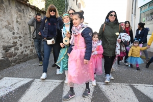 Le Carnaval des enfants met de la couleur à Bas-en-Basset