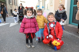 Le Carnaval des enfants met de la couleur à Bas-en-Basset