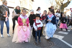 Le Carnaval des enfants met de la couleur à Bas-en-Basset