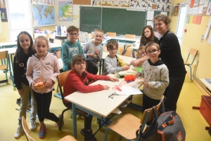 Saint-Julien-du-Pinet : les écoliers de Veyrines réalisent des livres tactiles