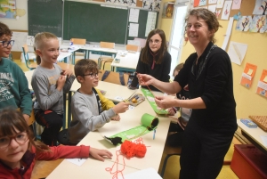 Saint-Julien-du-Pinet : les écoliers de Veyrines réalisent des livres tactiles