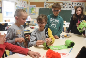 Saint-Julien-du-Pinet : les écoliers de Veyrines réalisent des livres tactiles