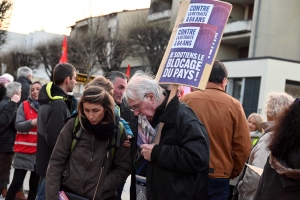 Réforme des retraites : une &quot;retraite&quot; aux flambeaux à Monistrol-sur-Loire (vidéo)