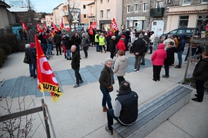 Réforme des retraites : une &quot;retraite&quot; aux flambeaux à Monistrol-sur-Loire (vidéo)