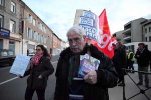 Réforme des retraites : une &quot;retraite&quot; aux flambeaux à Monistrol-sur-Loire (vidéo)