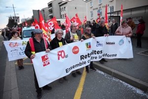 Réforme des retraites : une &quot;retraite&quot; aux flambeaux à Monistrol-sur-Loire (vidéo)