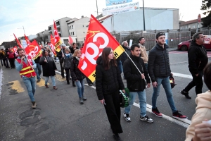 Réforme des retraites : une &quot;retraite&quot; aux flambeaux à Monistrol-sur-Loire (vidéo)