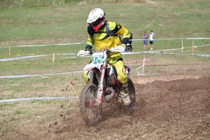 220 pilotes sur l&#039;endurance moto à Sauvessanges