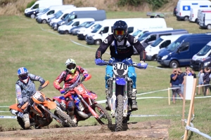 220 pilotes sur l&#039;endurance moto à Sauvessanges